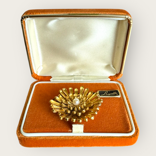 Vintage Rapallo Gold-Tone Flower Brooch with Cultured Pearl │ Original Velvet Box (1960s–1970s)