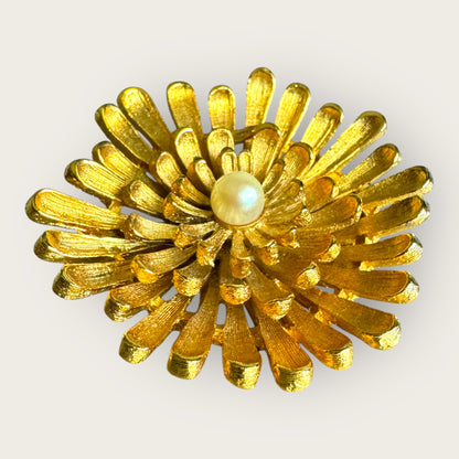 Vintage Rapallo Gold-Tone Flower Brooch with Cultured Pearl │ Original Velvet Box (1960s–1970s)