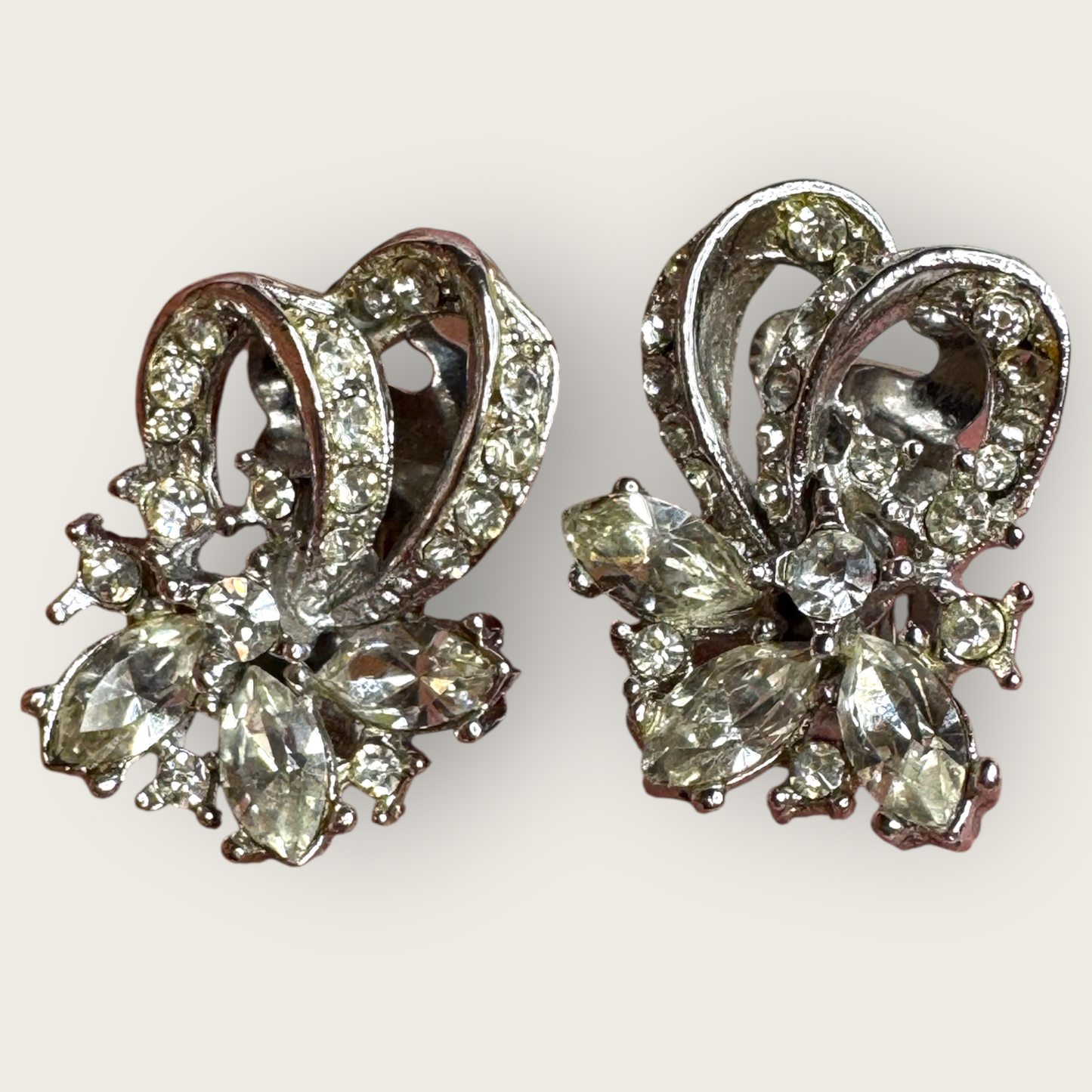 Vintage ART Rhinestone Ribbon Clip-On Earrings – Arthur Pepper Signed, 1950s–1960s