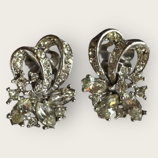 Vintage ART Rhinestone Ribbon Clip-On Earrings – Arthur Pepper Signed, 1950s–1960s