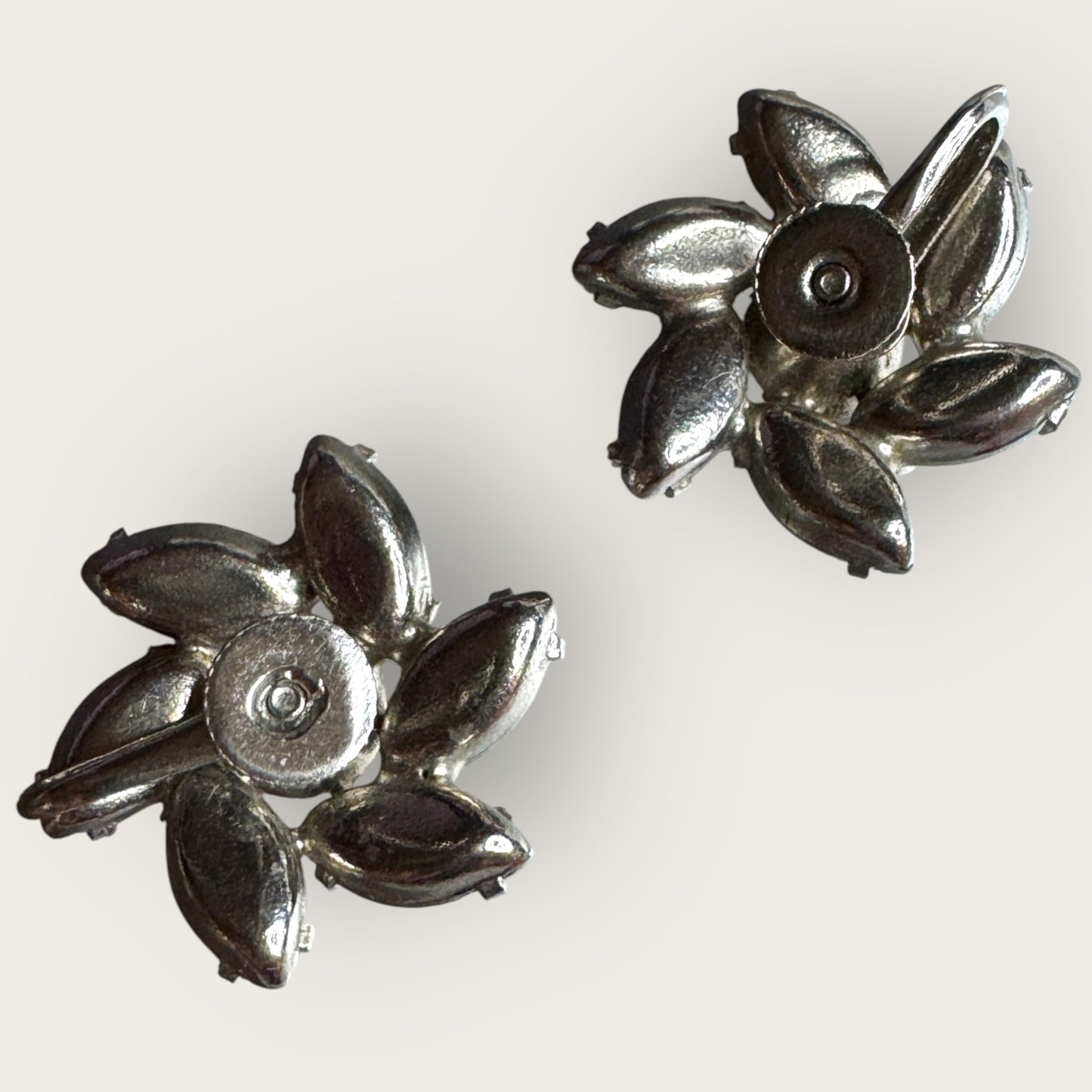 Vintage Clear Rhinestone Pinwheel Screwback Earrings – Mid-Century Silver-Tone