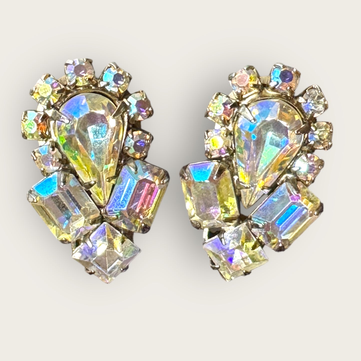 Vintage Aurora Borealis Rhinestone Cluster Earrings – 1950s Clip-On Statement Jewelry