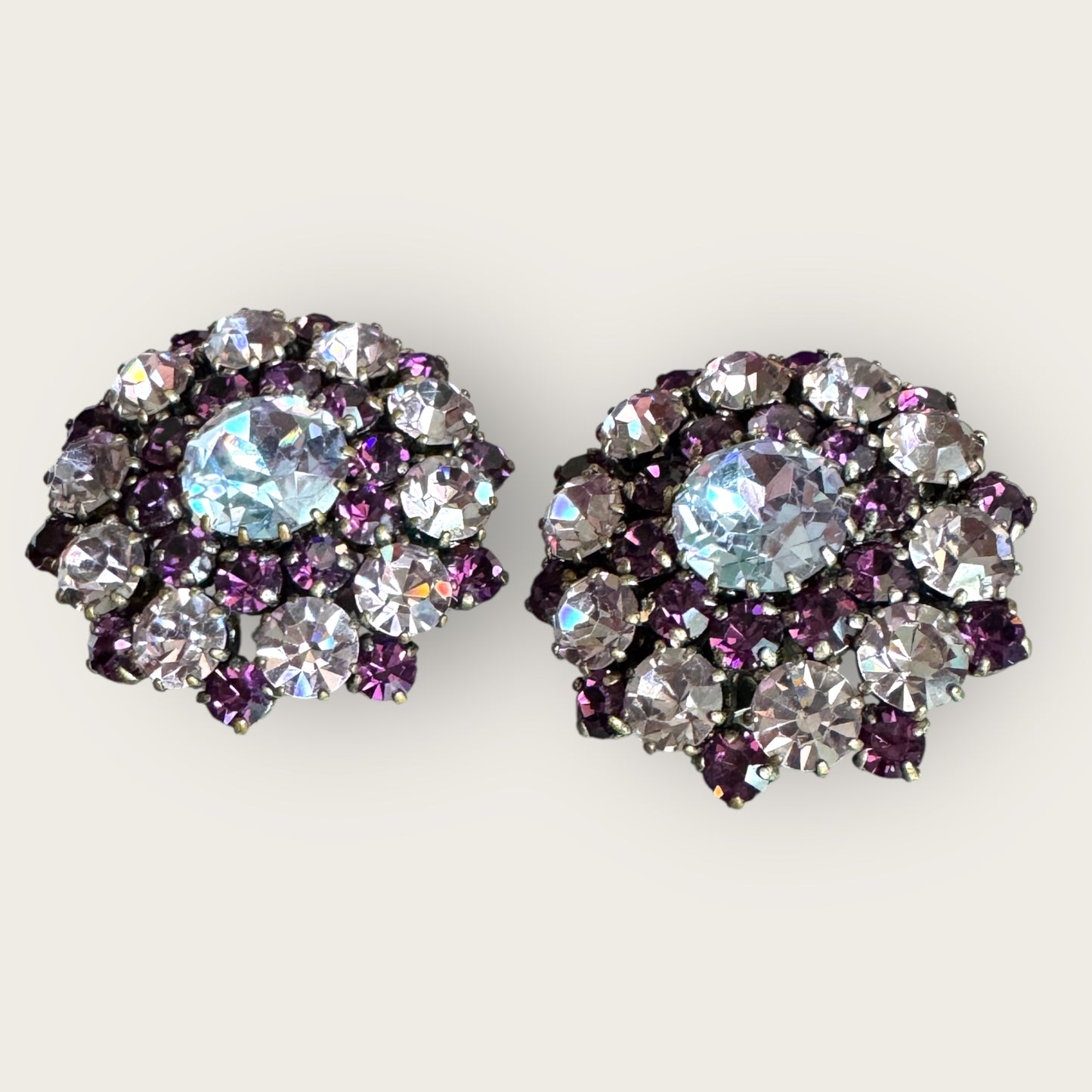 Signed Austria Lavender & Amethyst Dome Rhinestone Clip-On Earrings – 1950s Mid-Century Cocktail Jewelry