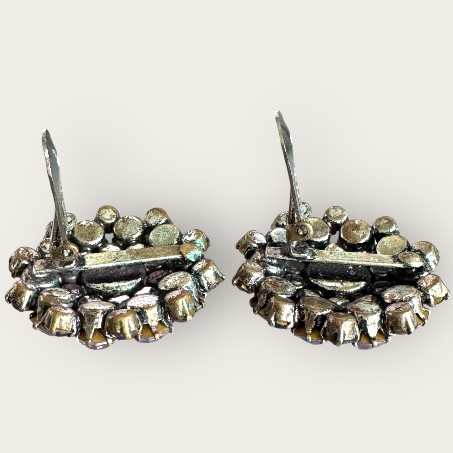 Signed Austria Lavender & Amethyst Dome Rhinestone Clip-On Earrings – 1950s Mid-Century Cocktail Jewelry