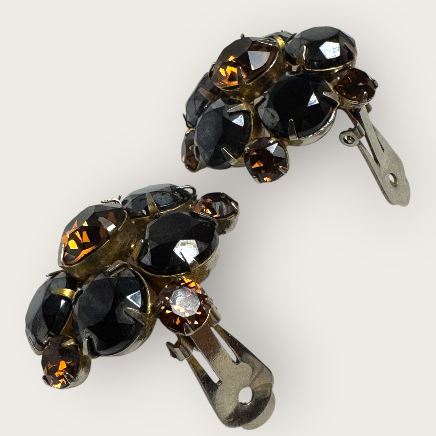 Vintage Black & Root Beer Domed Rhinestone Earrings – 1950s Bold Cocktail Clip-Ons – Mid-Century Statement Jewelry