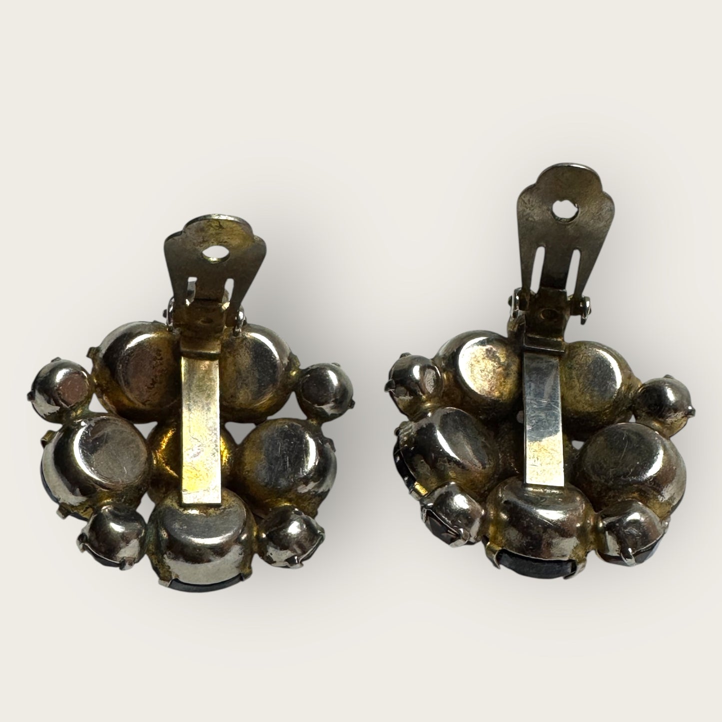 Vintage Black & Root Beer Domed Rhinestone Earrings – 1950s Bold Cocktail Clip-Ons – Mid-Century Statement Jewelry