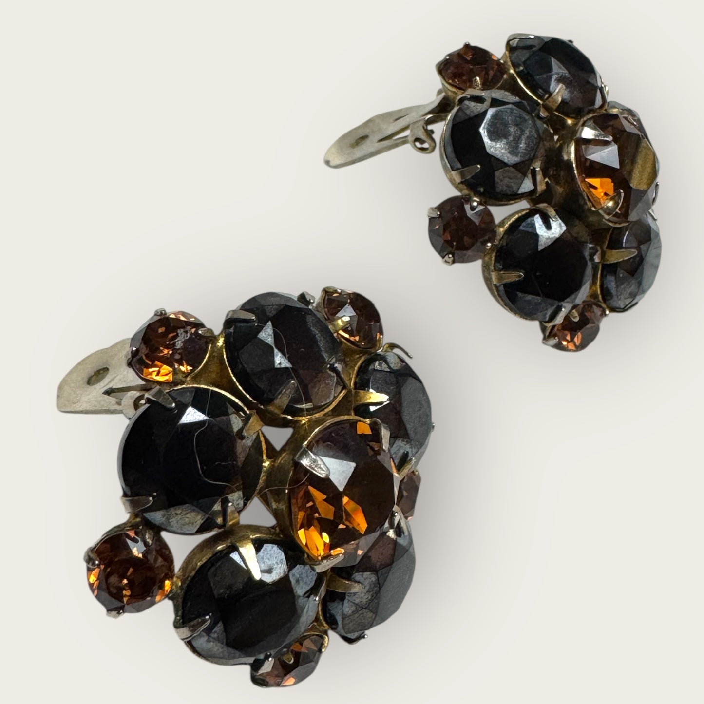 Vintage Black & Root Beer Domed Rhinestone Earrings – 1950s Bold Cocktail Clip-Ons – Mid-Century Statement Jewelry
