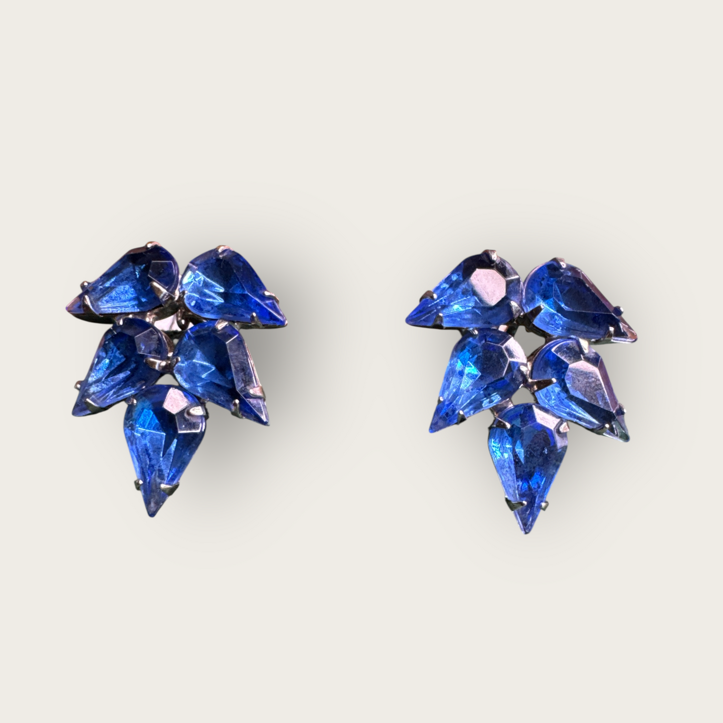 Vintage Royal Blue Teardrop Rhinestone Cluster Earrings – Silvertone Clip-On (Unsigned)