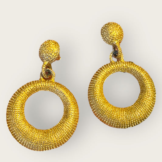Vintage gold-tone textured hoop earrings – bold statement dangles