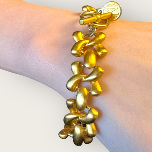 Vintage Anne Klein II Matte Gold Toggle Bracelet, XO Link Design, 7 Inch