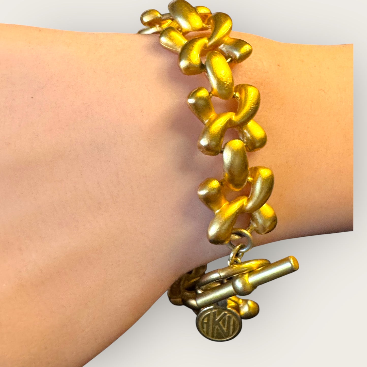 Vintage Anne Klein II Matte Gold Toggle Bracelet, XO Link Design, 7 Inch
