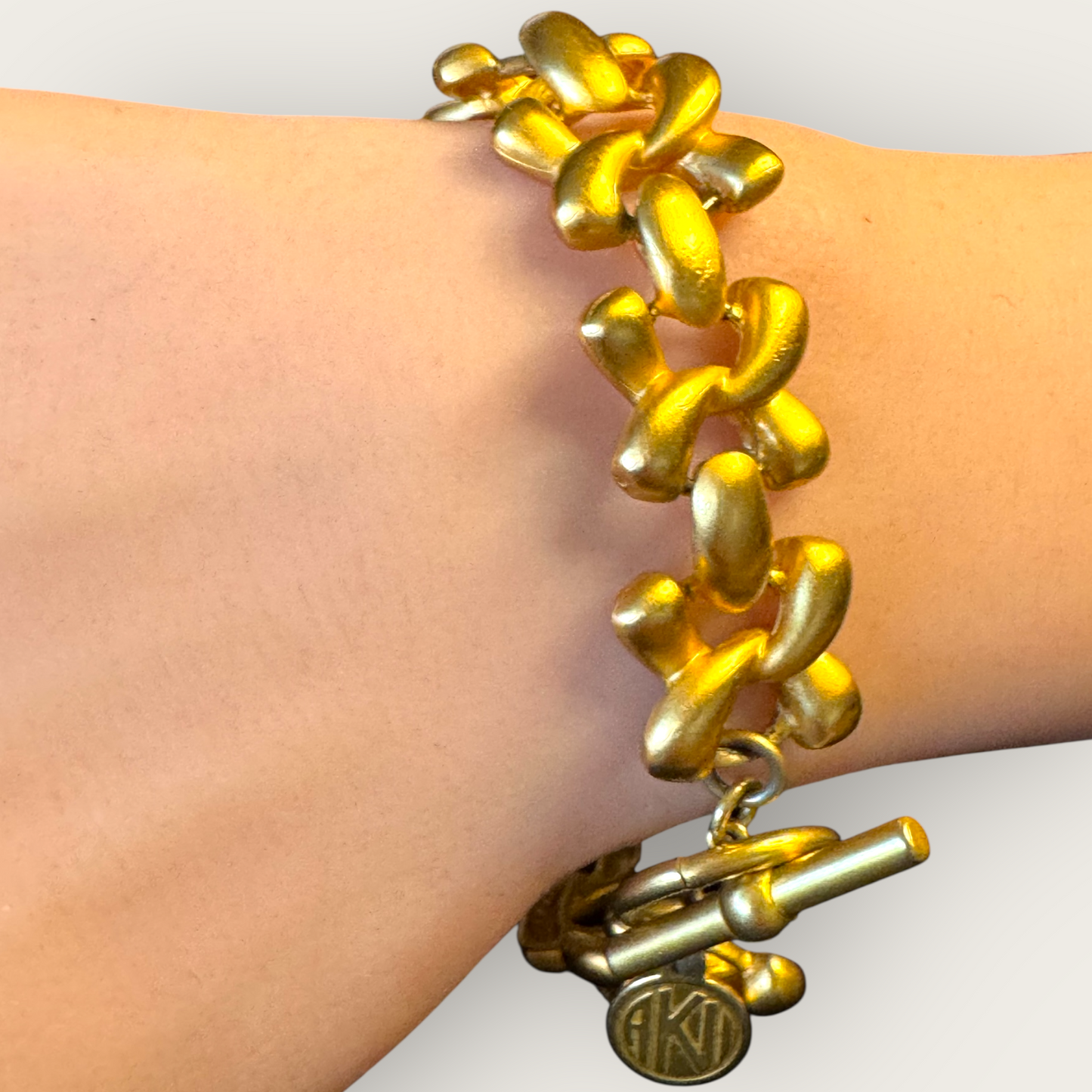Vintage Anne Klein II Matte Gold Toggle Bracelet, XO Link Design, 7 Inch