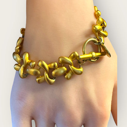 Vintage Anne Klein II Matte Gold Toggle Bracelet, XO Link Design, 7 Inch