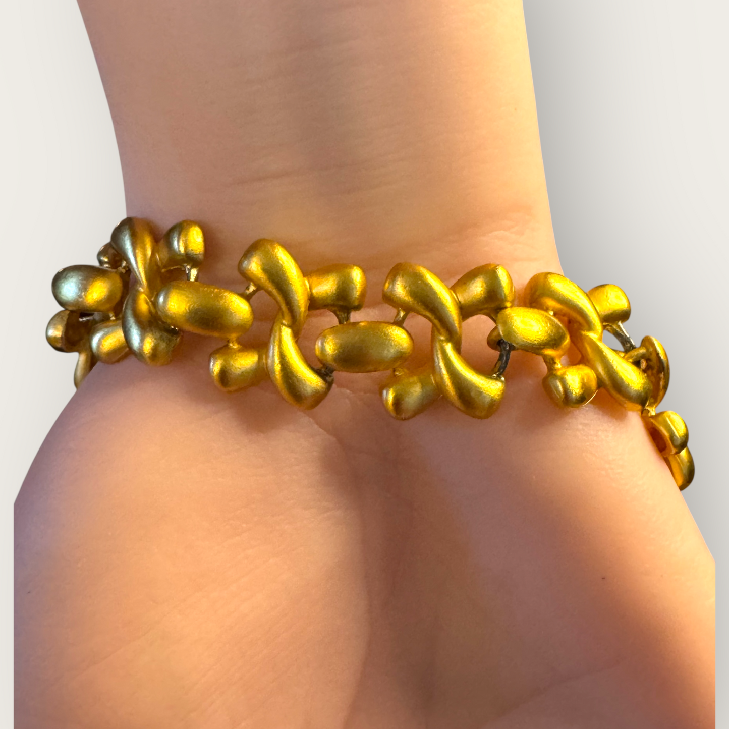 Vintage Anne Klein II Matte Gold Toggle Bracelet, XO Link Design, 7 Inch