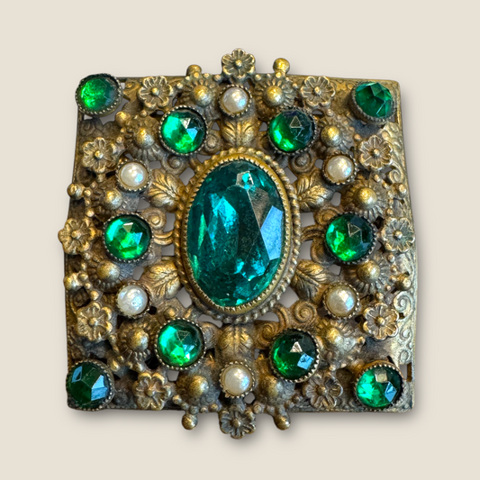 Vintage Czech Emerald Green Glass & Pearl Square Brooch – Ornate Brass Filigree, 1920s–1930s Bohemian Jewelry