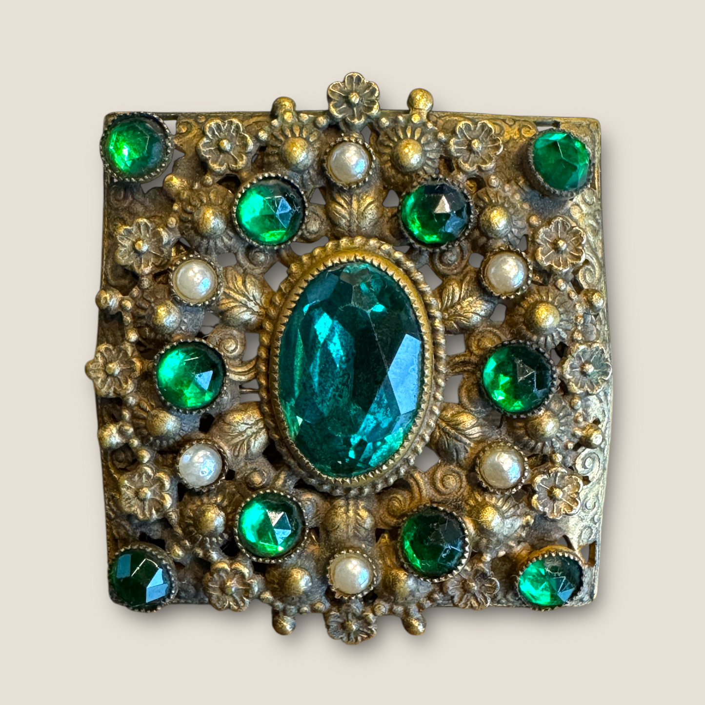 Vintage Czech Emerald Green Glass & Pearl Square Brooch – Ornate Brass Filigree, 1920s–1930s Bohemian Jewelry