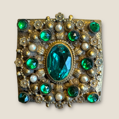 Vintage Czech Emerald Green Glass & Pearl Square Brooch – Ornate Brass Filigree, 1920s–1930s Bohemian Jewelry