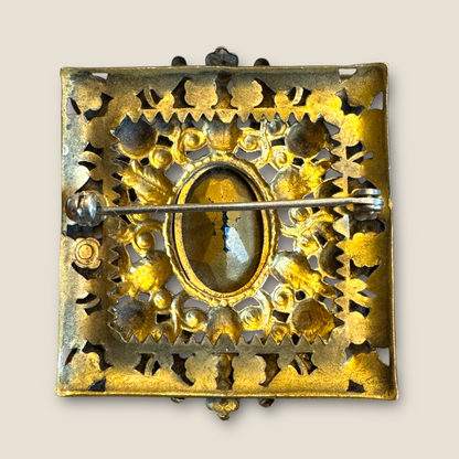 Vintage Czech Emerald Green Glass & Pearl Square Brooch – Ornate Brass Filigree, 1920s–1930s Bohemian Jewelry