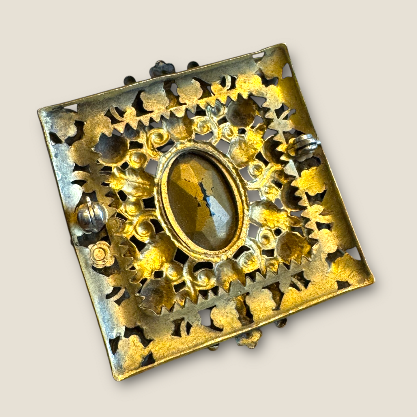Vintage Czech Emerald Green Glass & Pearl Square Brooch – Ornate Brass Filigree, 1920s–1930s Bohemian Jewelry