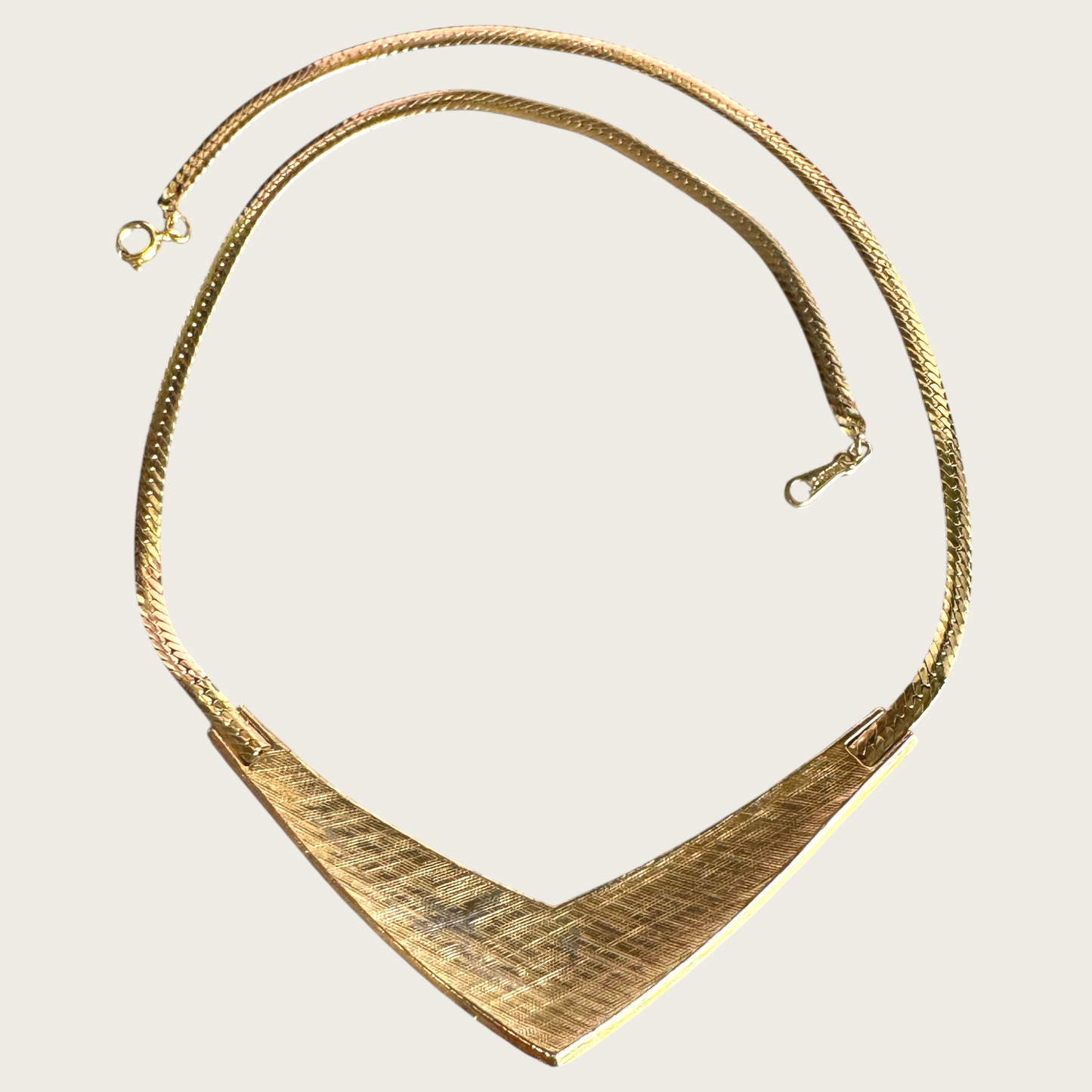 Vintage Avon Red and Black Enamel Chevron Necklace – Signed 1980s Gold-Tone Statement Jewelry