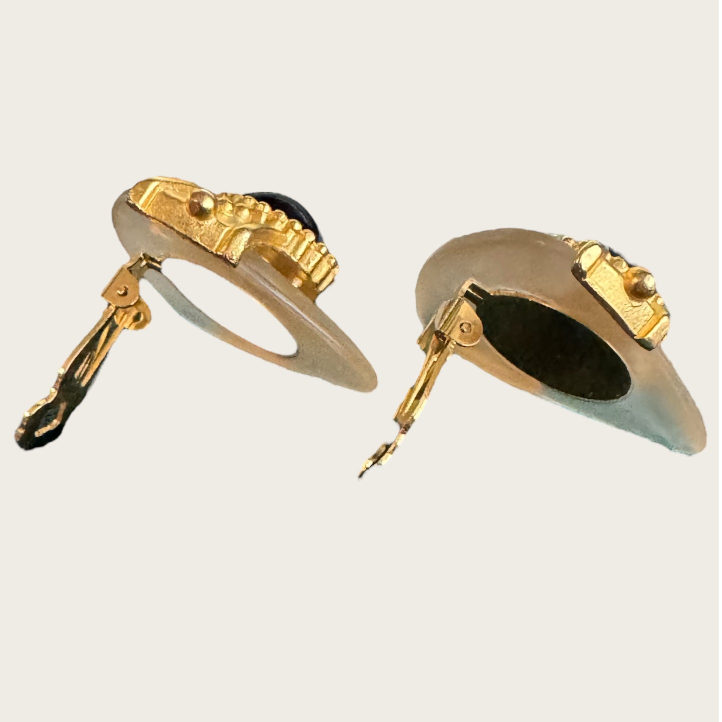 Vintage 1980s Lucite & Gold-Tone Statement Clip-On Earrings – Black Cabochon, Frosted Triangular Design