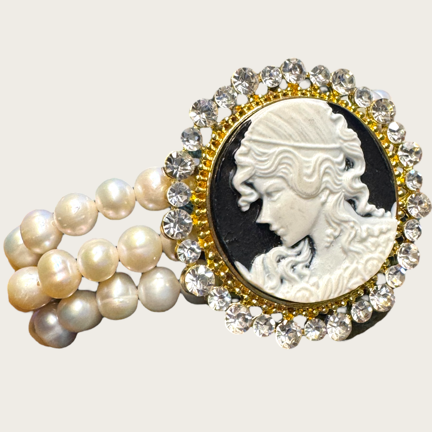 Vintage Pearl & Cameo Stretch Bracelet – Genuine 6.9 mm Pearls, Crystal Halo, 1980s Revival