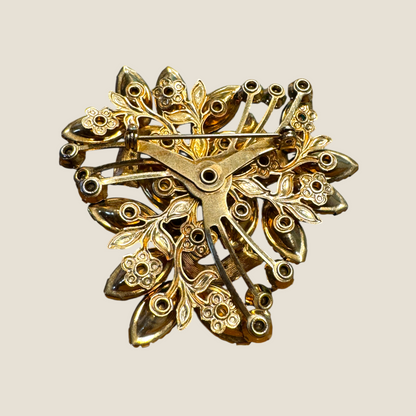 Vintage Emerald Green & Aurora Borealis Rhinestone Brooch with Golden Ribbon Scrolls – Beau Jewels Style
