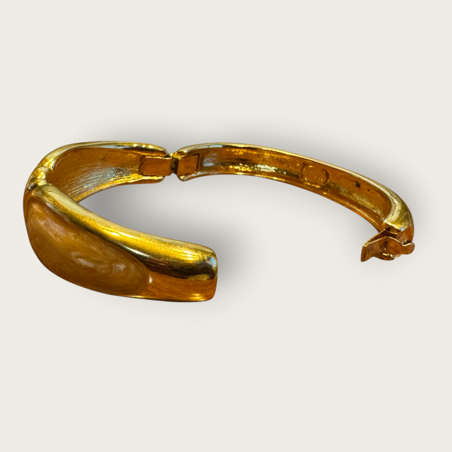 Vintage Napier Beige Enamel and Gold-Tone Hinged Bracelet – 1980s–1990s Statement Jewelry