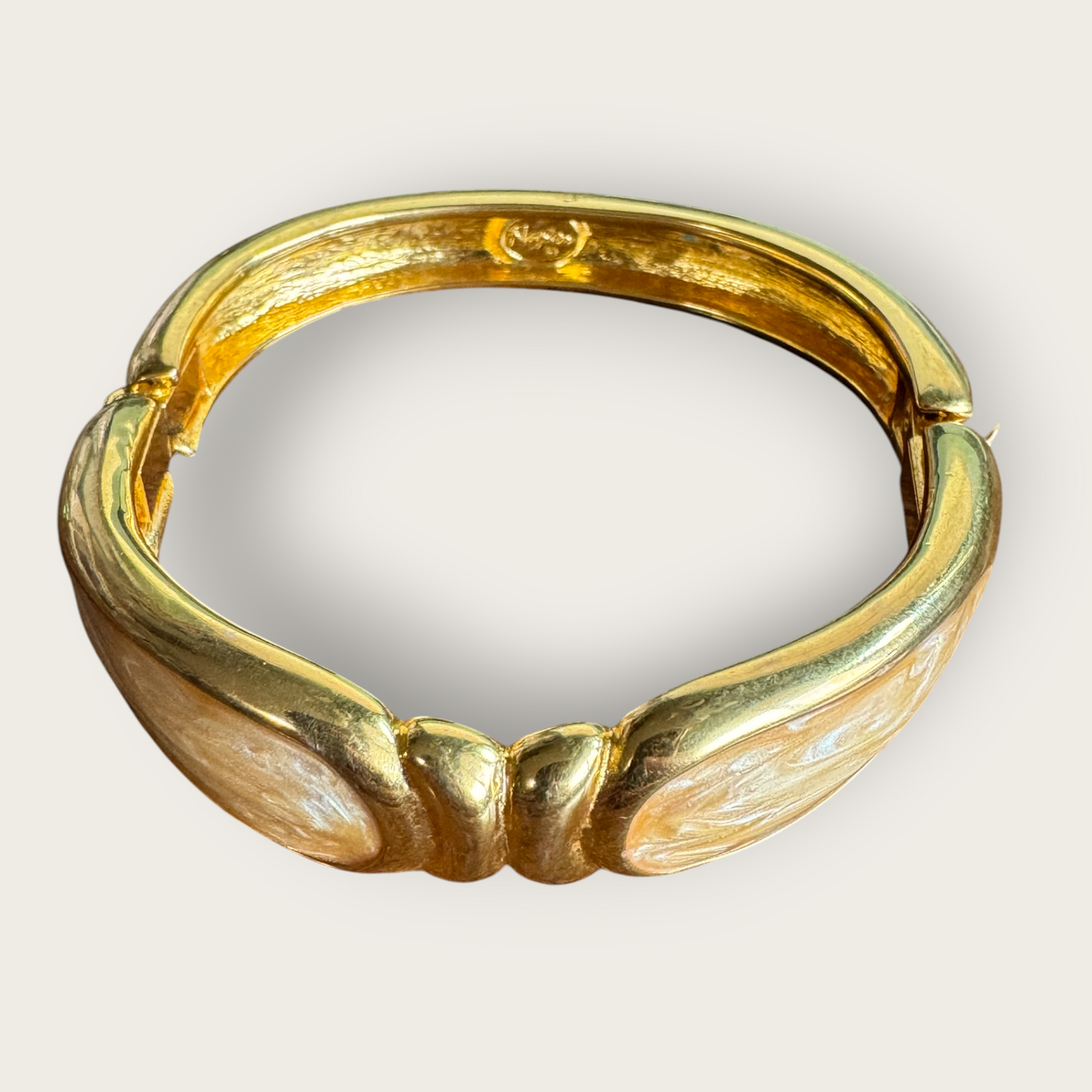 Vintage Napier Beige Enamel and Gold-Tone Hinged Bracelet – 1980s–1990s Statement Jewelry