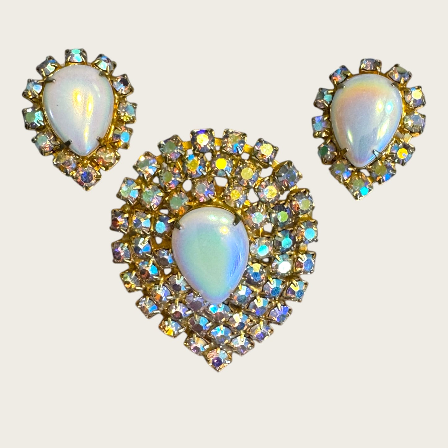 Vintage Aurora Borealis Glass Cabochon Brooch & Earrings Set – Gold Tone, c.1950s–1960s