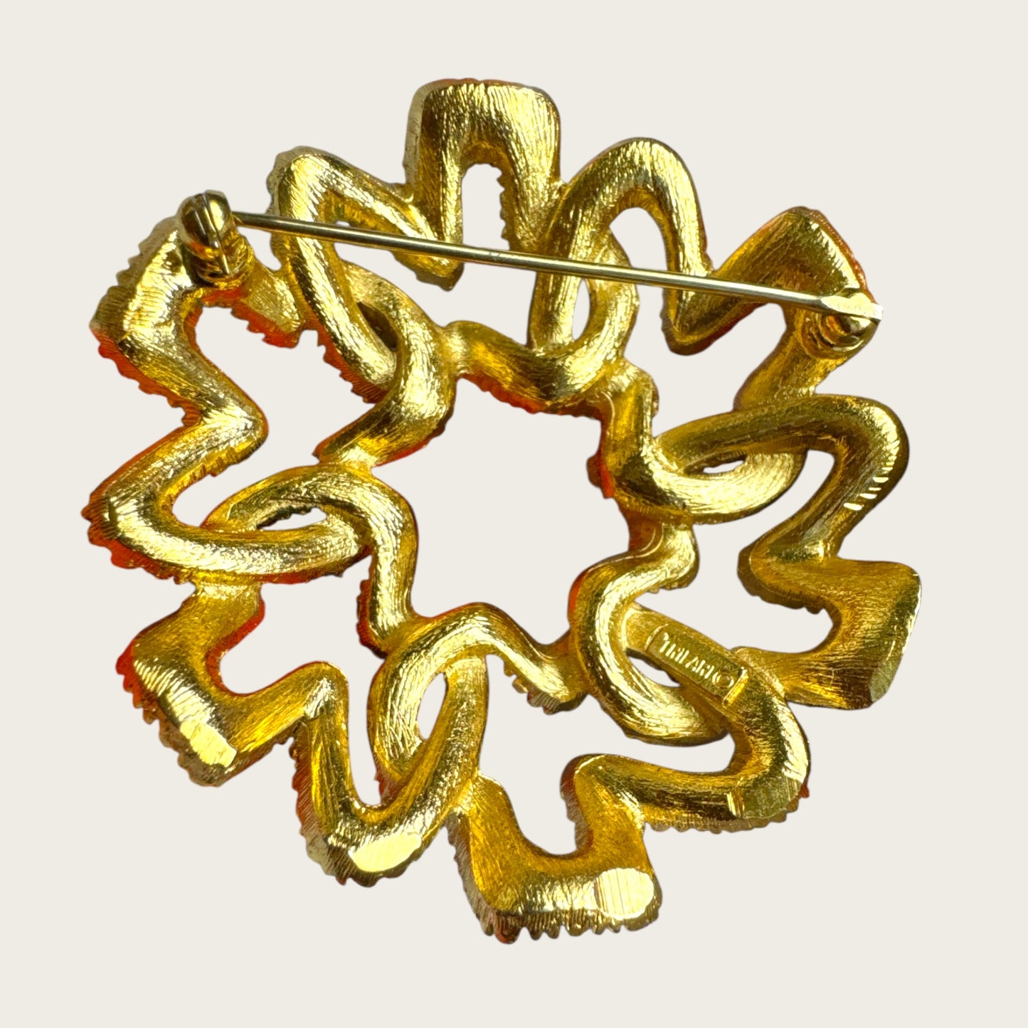 Crown Trifari Ribbon Swirl Brooch and Earring Set – Mid-Century Gold-Tone Statement Jewelry