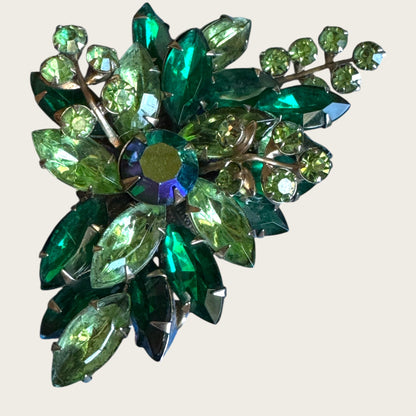 Vintage Emerald Green & Light Peridot Rhinestone Spray Brooch – Layered Silvertone Design (1950s–1960s)
