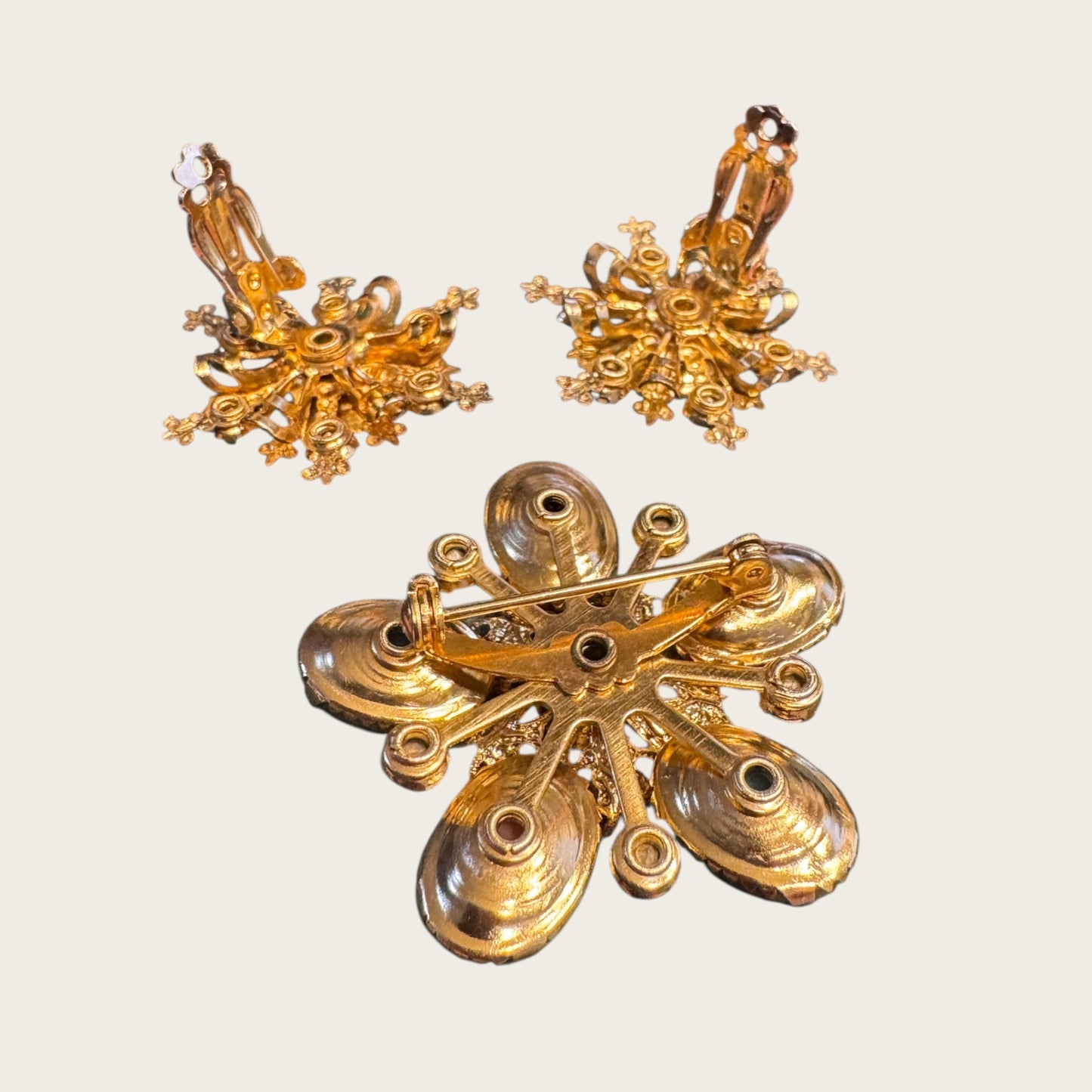 West German Carved Glass & Aurora Borealis Set | Vintage Gilt Filigree Brooch & Earrings (1950s–1960s)