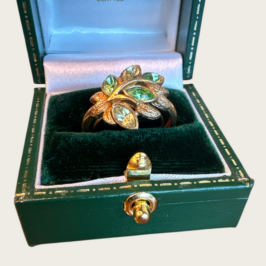 Vintage Signed Avon Gold Tone Leaf Ring with Peridot Marquise Stones & Uranium Glass – Size 8.5