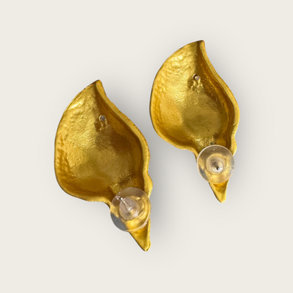 Vintage Runway-Inspired Gold-Tone Shell Statement Earrings – Multicolor Lucite Cabochons