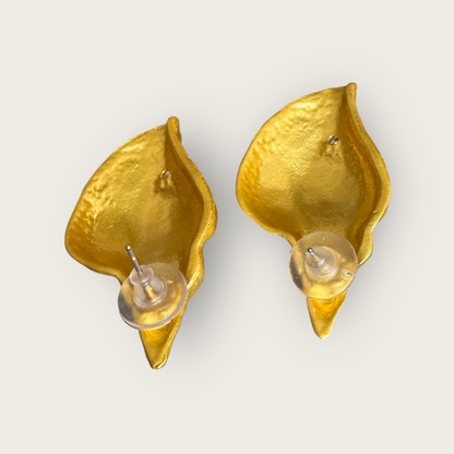 Vintage Runway-Inspired Gold-Tone Shell Statement Earrings – Multicolor Lucite Cabochons