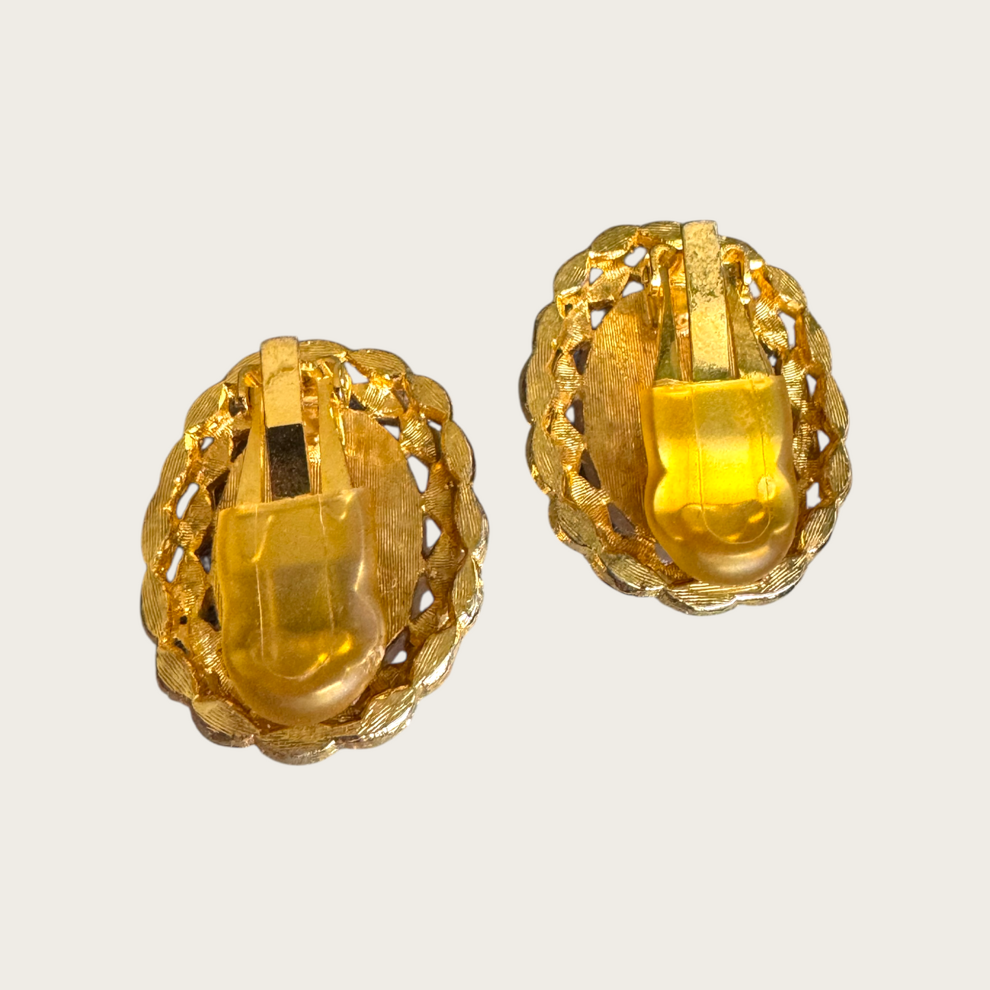 Vintage Gold-Tone Clip-On Earrings with Genuine Rose Quartz – Oval Cabochon & Twisted Rope Frame