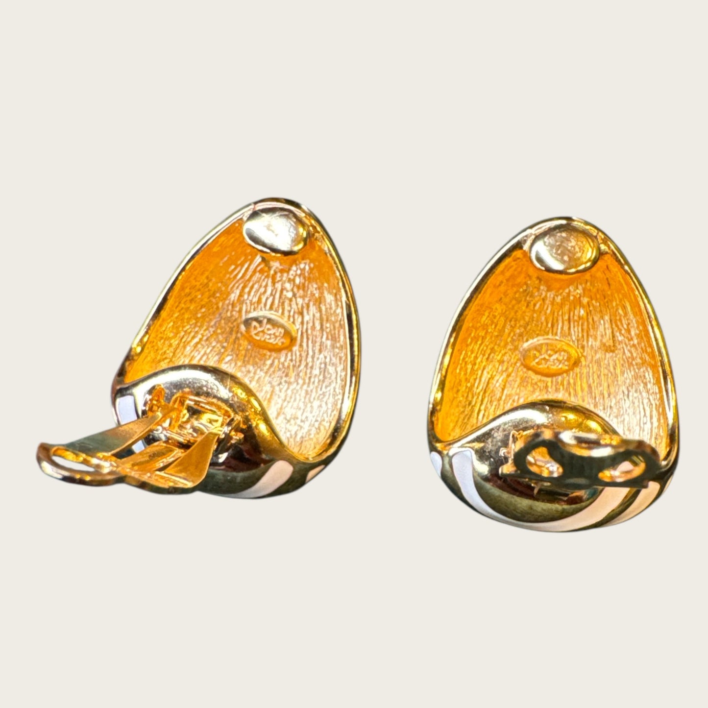 Joan Rivers Enamel “Zebra Stripe” Clip-On Earrings – Beige & Gold – Bold Sculptural Vintage Statement