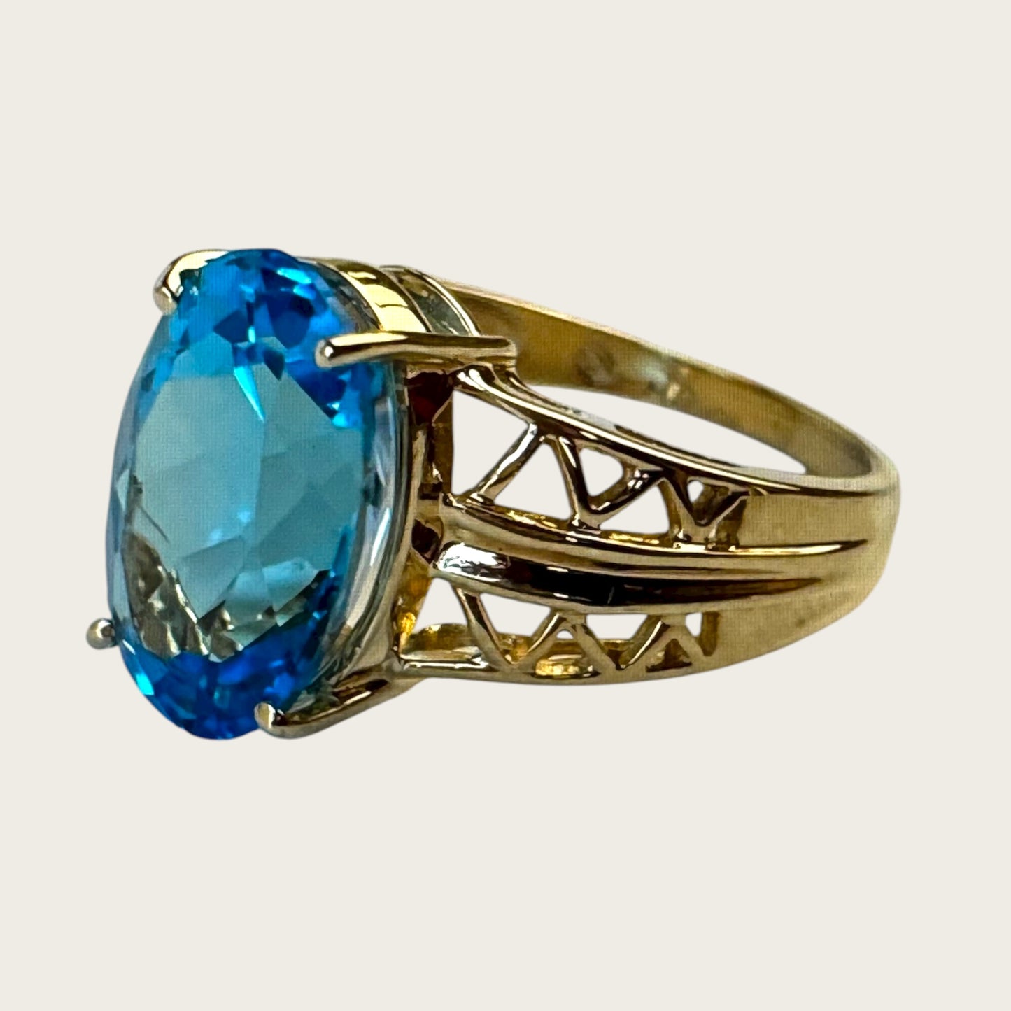 Vintage 14K Yellow Gold Large Blue Topaz Statement Ring – Size 6.5 – Fine Estate Jewelry
