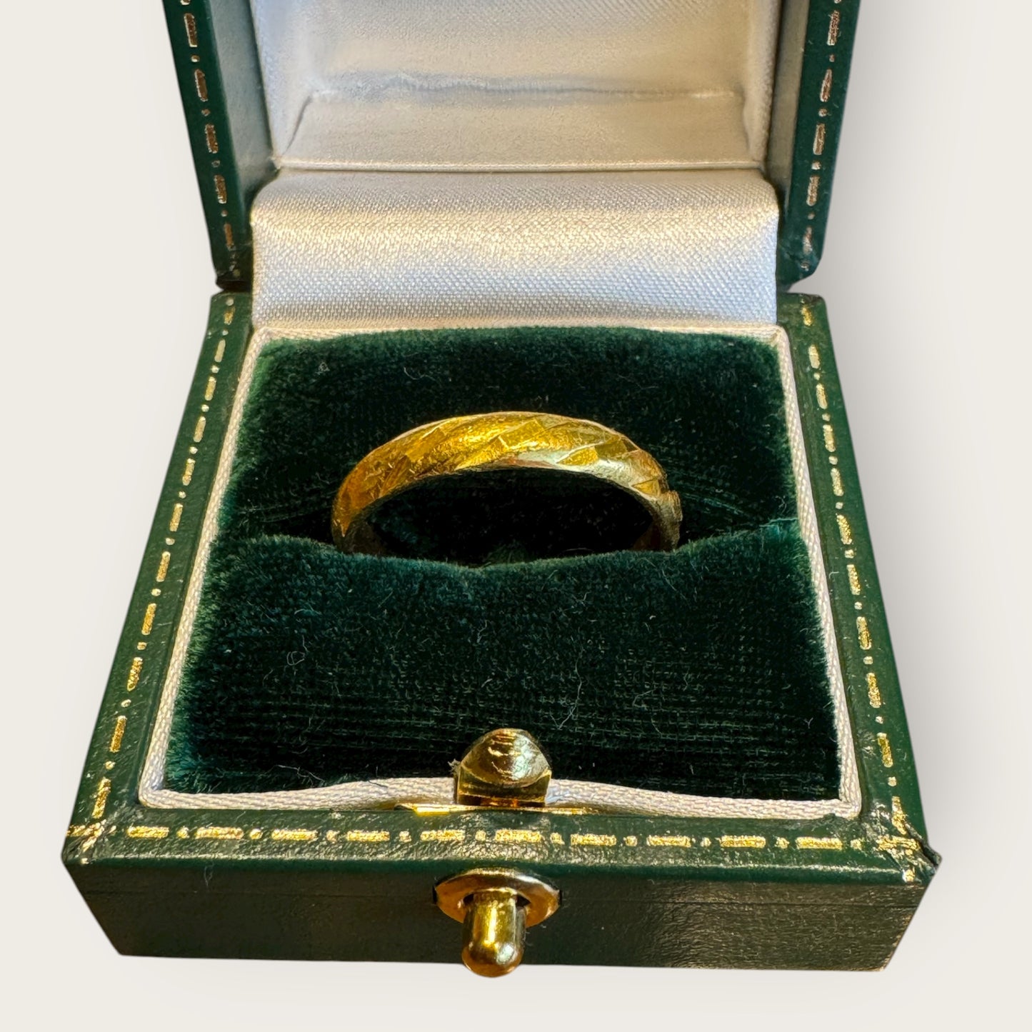 Vintage 24K Fine Gold Textured Band Ring – Hand-Carved Faceted Design, Size 9.75