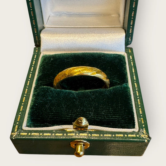 Vintage 24K Fine Gold Textured Band Ring – Hand-Carved Faceted Design, Size 9.75