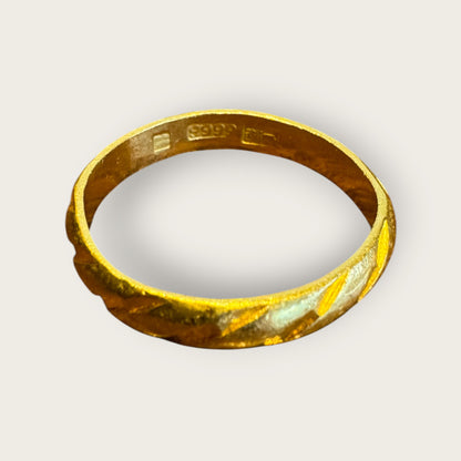 Vintage 24K Fine Gold Textured Band Ring – Hand-Carved Faceted Design, Size 9.75