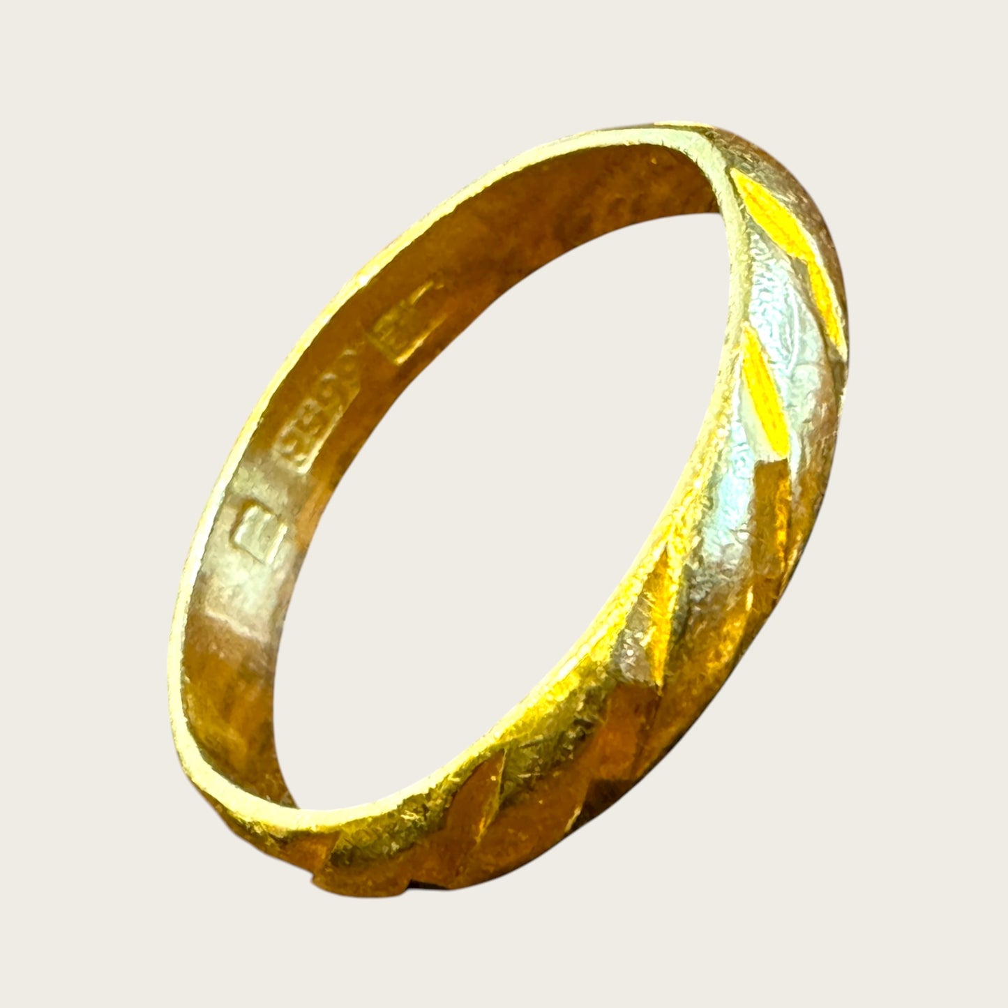 Vintage 24K Fine Gold Textured Band Ring – Hand-Carved Faceted Design, Size 9.75