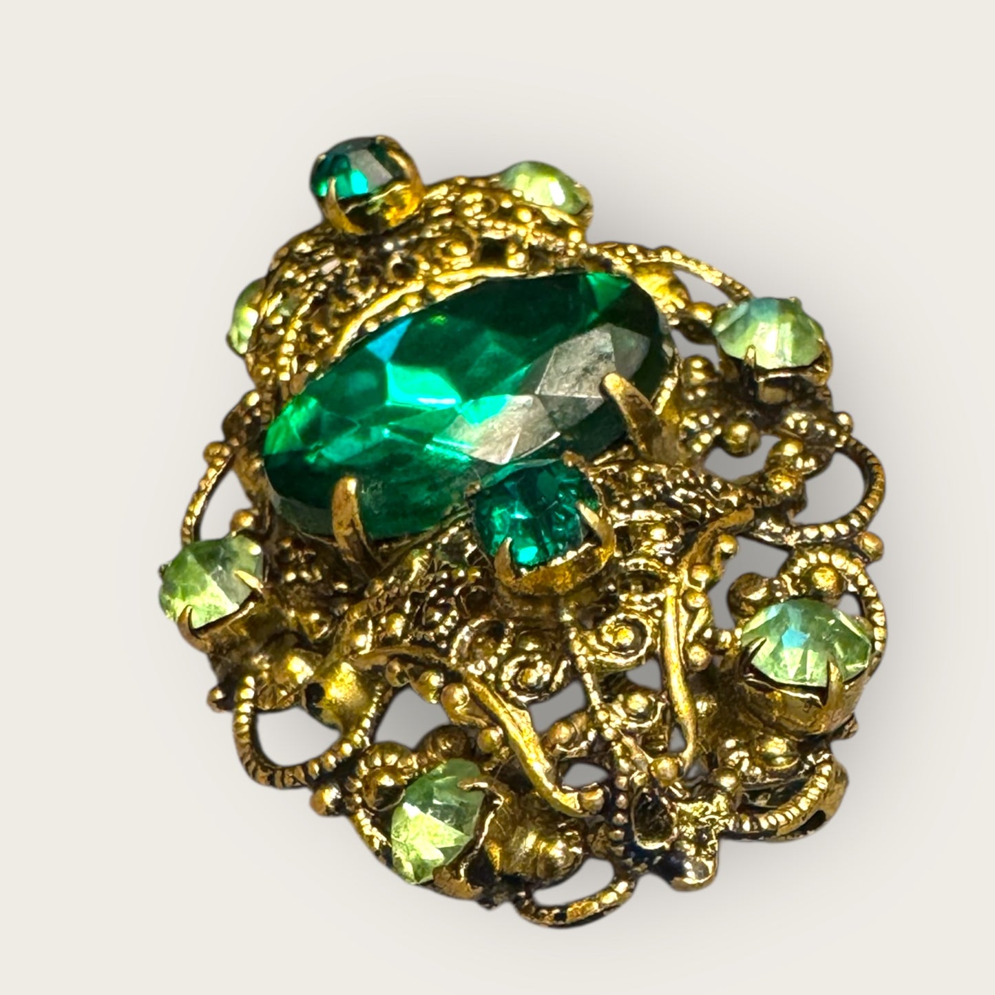 Vintage Emerald & Peridot Rhinestone Filigree Brooch – Antique Gold Setting