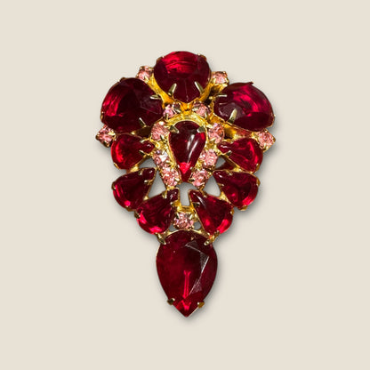 Vintage Ruby Red Pear-Cut Cluster Brooch – Mid-Century Radiance