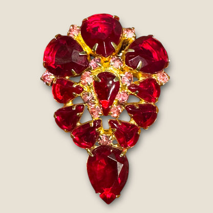 Vintage Ruby Red Pear-Cut Cluster Brooch – Mid-Century Radiance