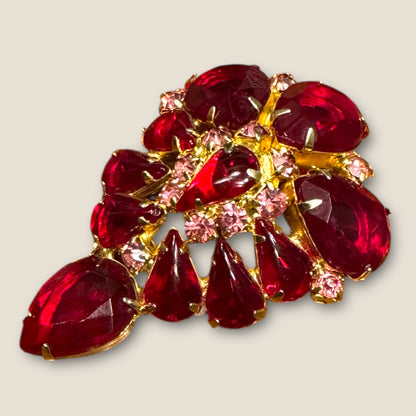 Vintage Ruby Red Pear-Cut Cluster Brooch – Mid-Century Radiance