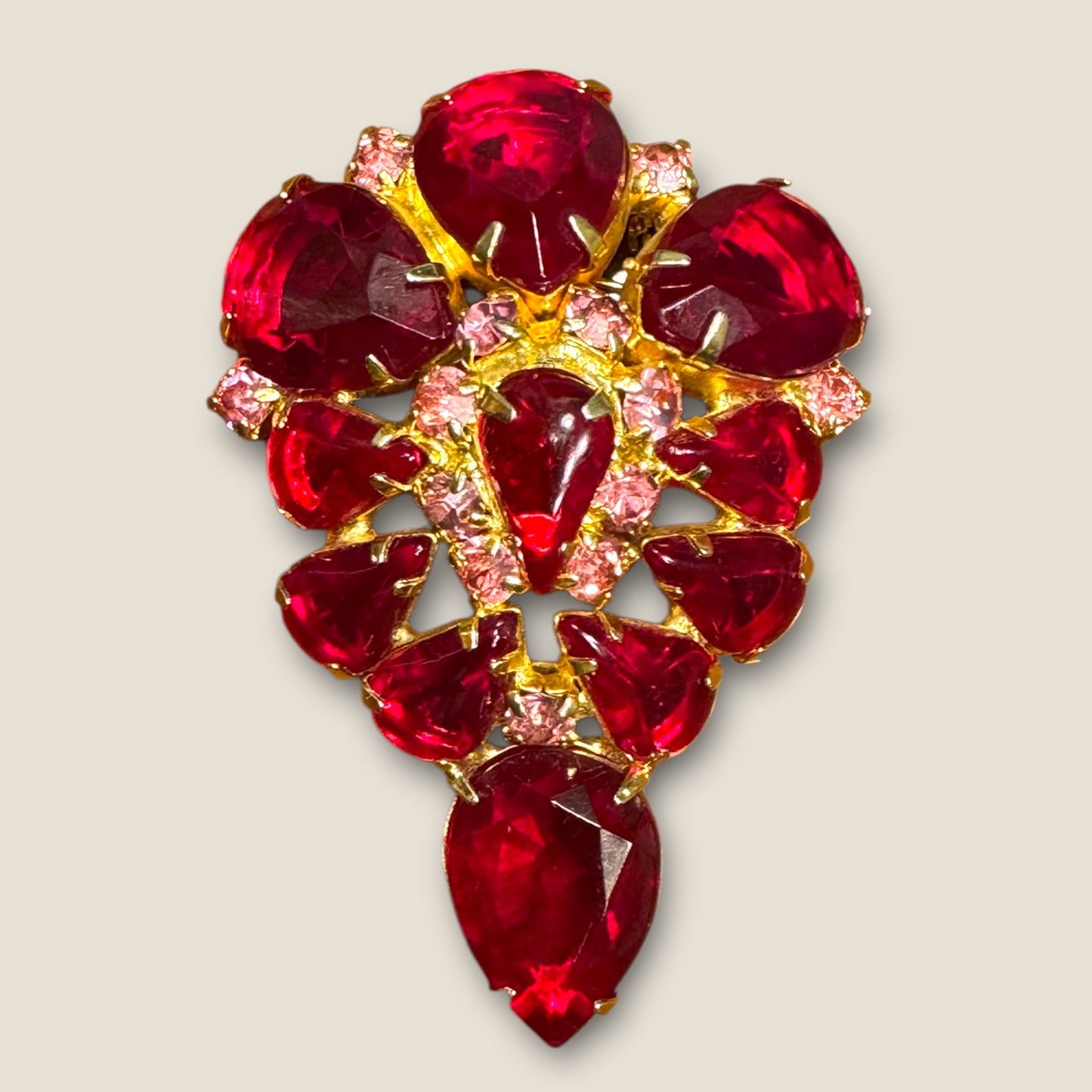 Vintage Ruby Red Pear-Cut Cluster Brooch – Mid-Century Radiance