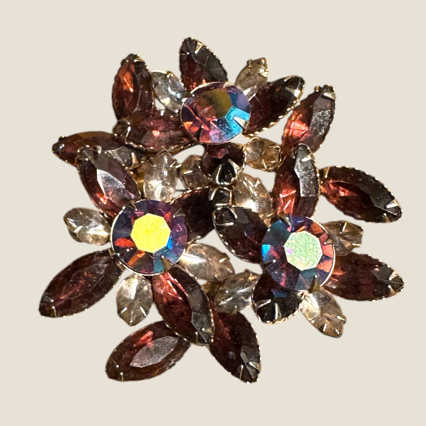 Mid-Century Amethyst Aurora Borealis Starburst Spray Brooch – Radiant Gold-Tone Burst