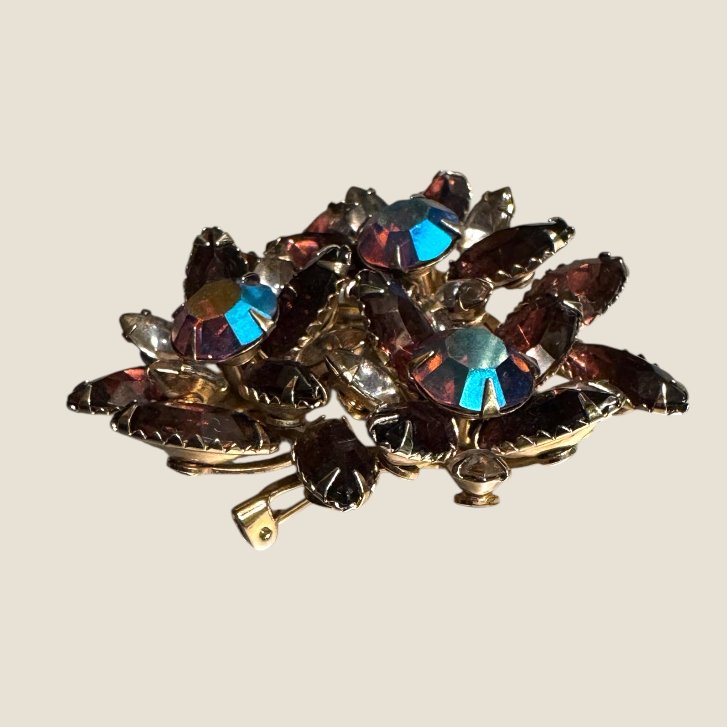 Mid-Century Amethyst Aurora Borealis Starburst Spray Brooch – Radiant Gold-Tone Burst